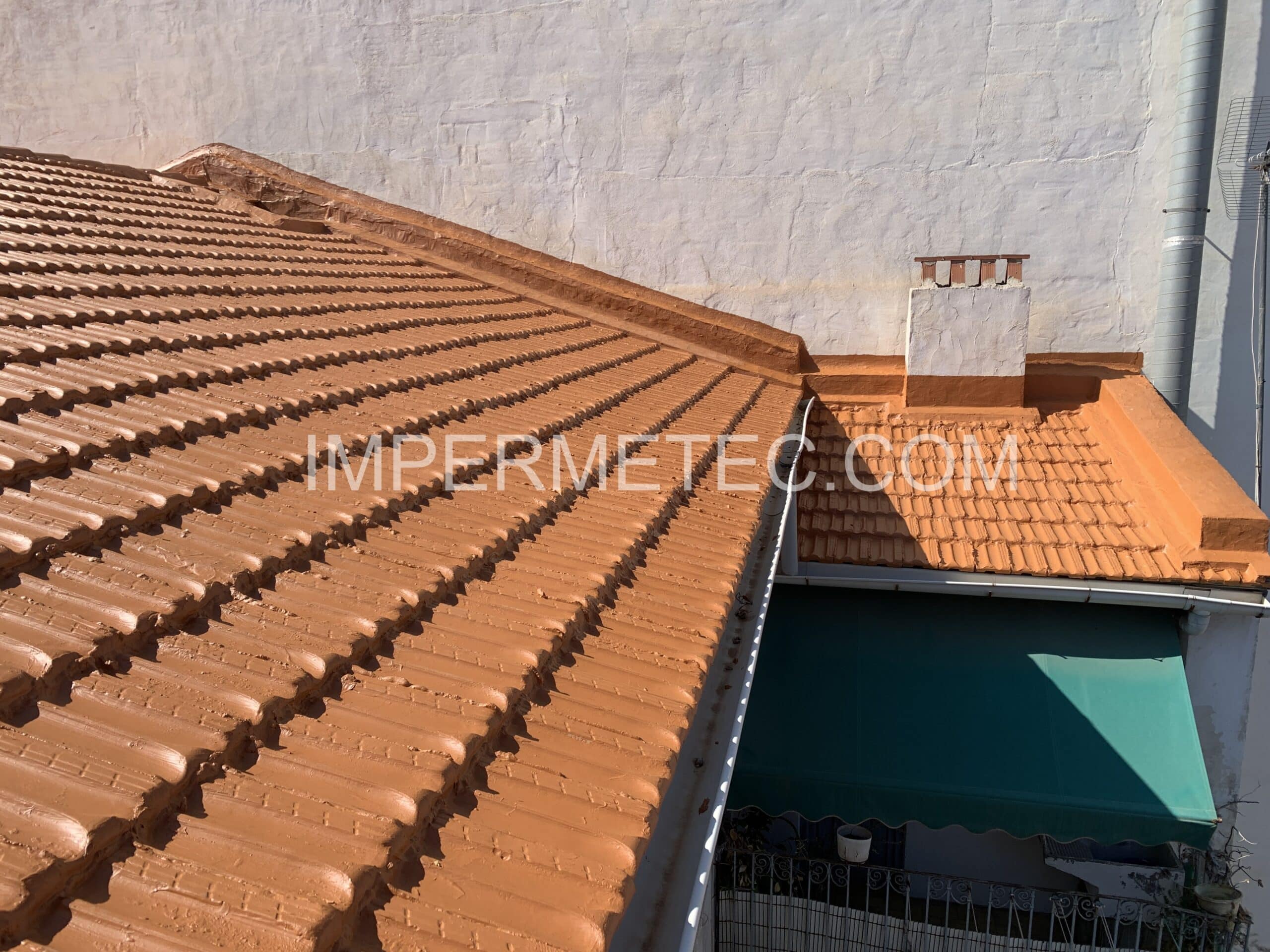 Impermeabilización de tejado en edificio residencial
