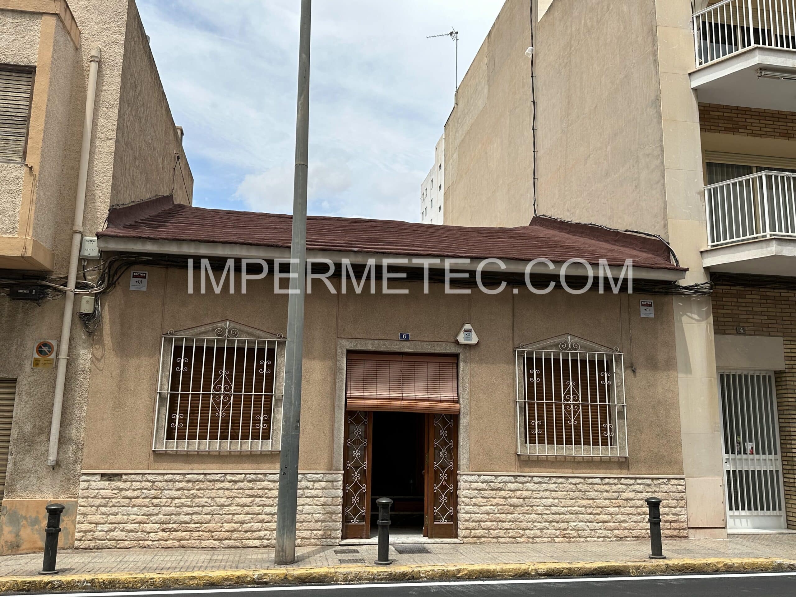 Impermeabilización de tejado en vivienda unifamiliar.